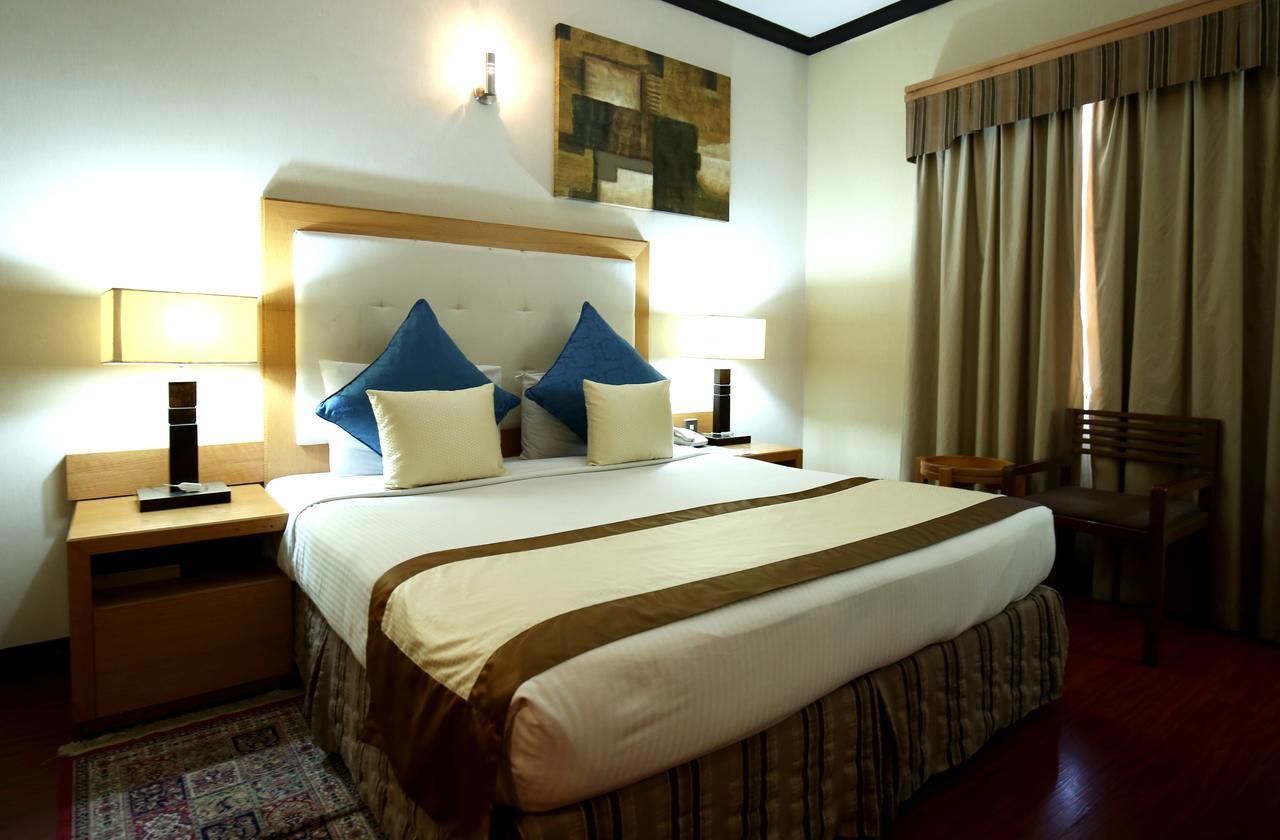 London Crown Hotel Dubaï Extérieur photo