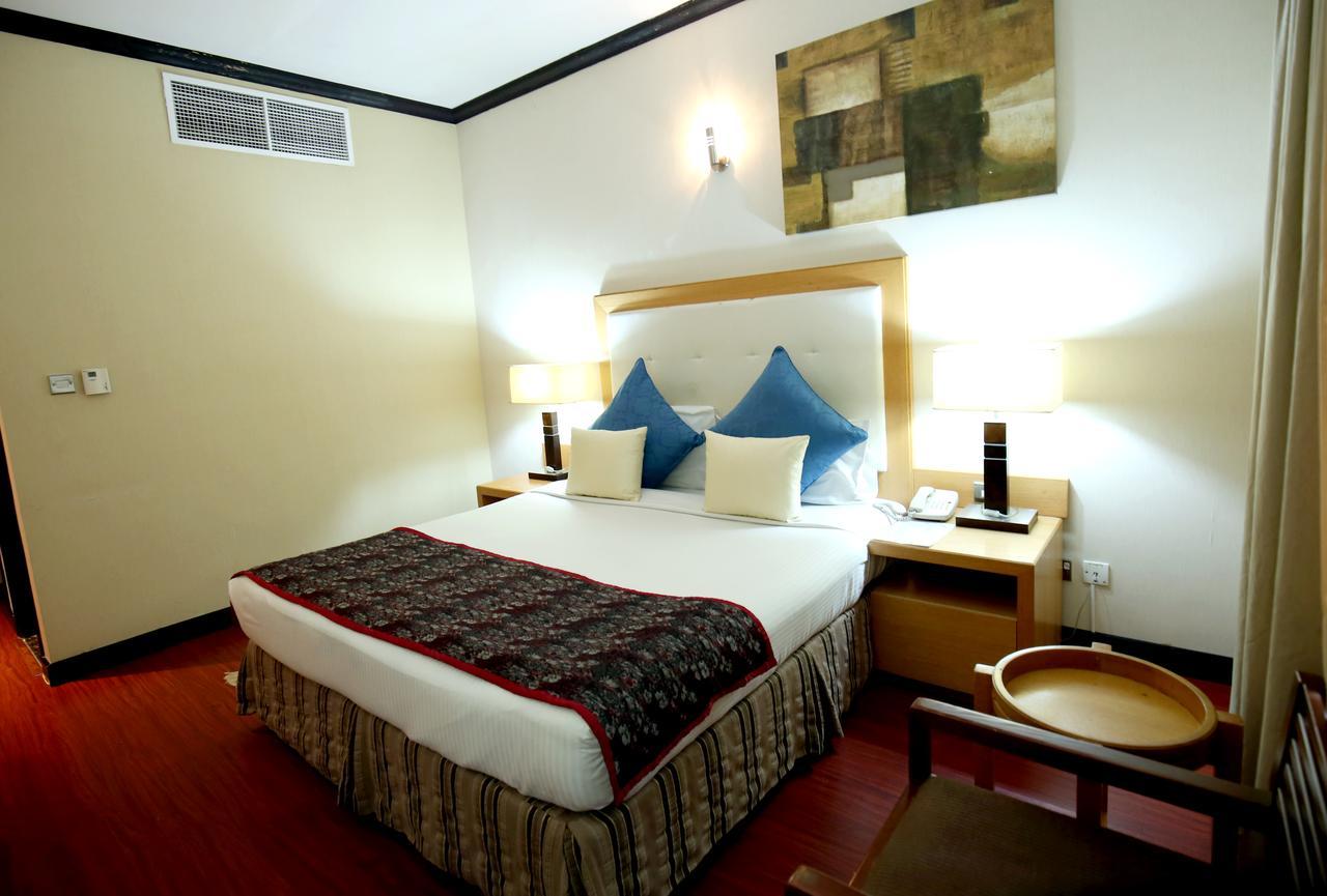 London Crown Hotel Dubaï Extérieur photo