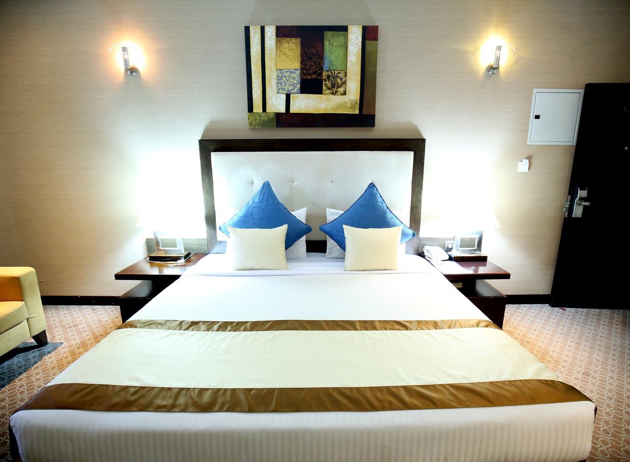 London Crown Hotel Dubaï Extérieur photo