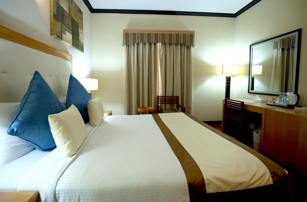 London Crown Hotel Dubaï Extérieur photo