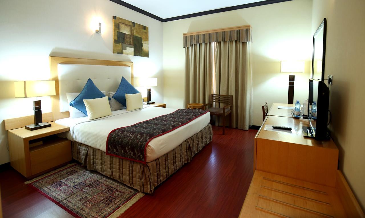 London Crown Hotel Dubaï Extérieur photo