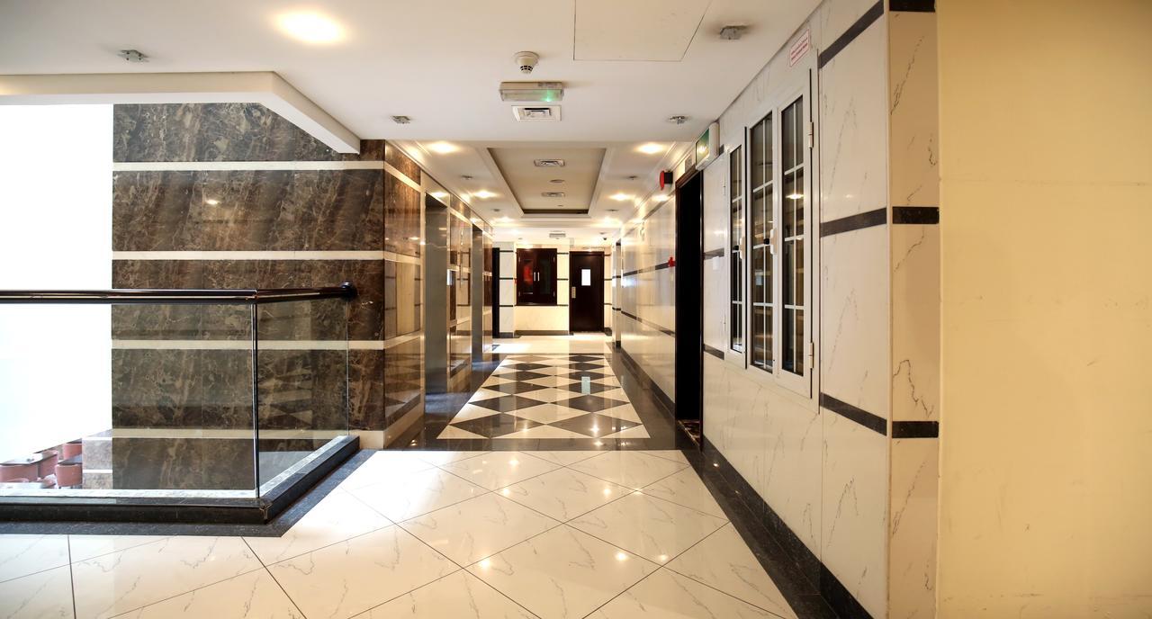 London Crown Hotel Dubaï Extérieur photo